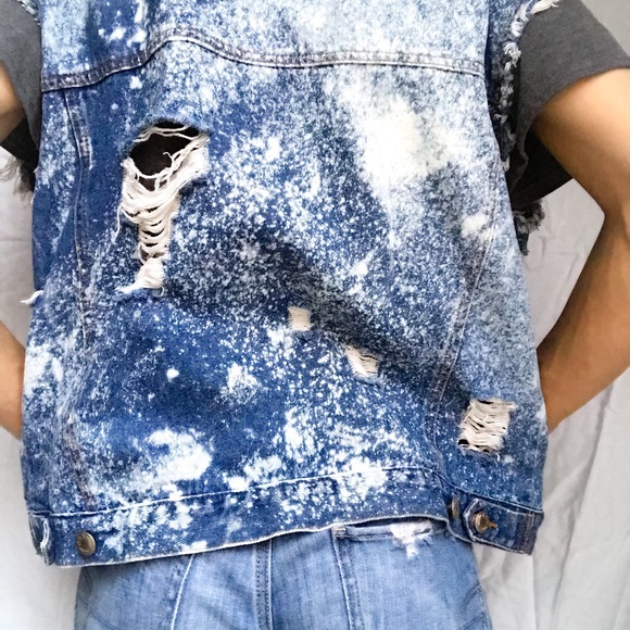 Adrienne Vittadini Petites Bleached Denim Vest - Picture 7 of 7